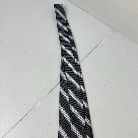 Chick-fil-A store manager tie. Minor wear, see pictures. Great tie for the store - Picture 5 of 10